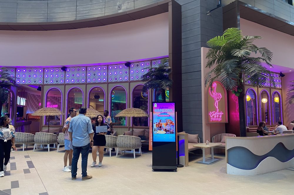 Digital Signage Standee Screen